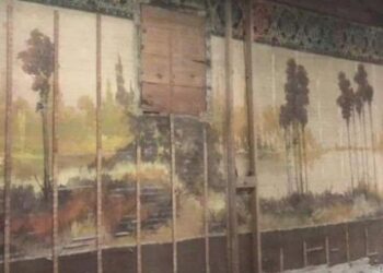 گھر کی تزئین و آرائش کے دوران صدی پرانی 60 فٹ لمبی تصاویر برآمد