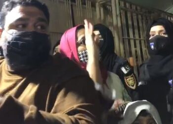 پی ایس ایل: 12 سال سے کم عمر بچوں کو اسٹیڈیم میں داخلے سےروکنے پر تلخ کلامی