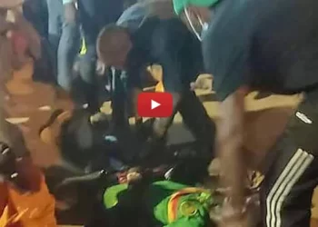 کیمرون: فٹ بال میچ کے دوران دل خراش حادثہ، (بچے ویڈیو نہ دیکھیں)
