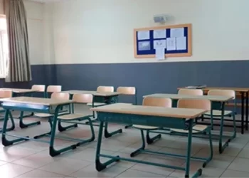 بچوں کے ساتھ پالتو جانور بھی طالبعلم ، دلچسپ ویڈیو وائرل