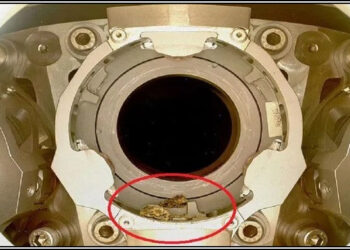 مریخ پر ناسا کے روور میں پھنسا پتھرایک ماہ بعد نکال لیا گیا