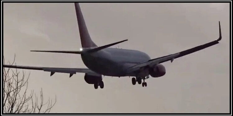 لندن ایئرپورٹ پر لینڈنگ کے وقت طیارے کے ساتھ دل دہلا دینے والا واقعہ، کمزور دل افراد ویڈیو نہ دیکھیں