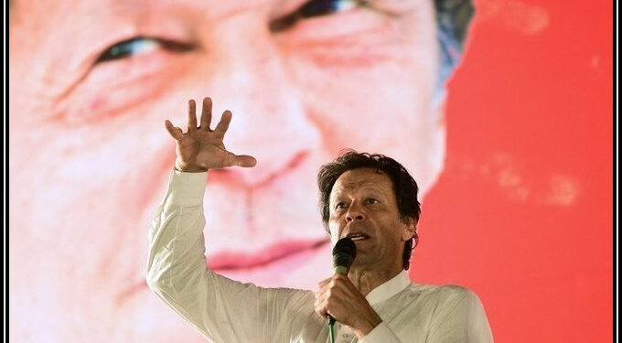 تھا جس کا انتظار وہ انقلاب آ گیا:عمار مسعود کا کالم