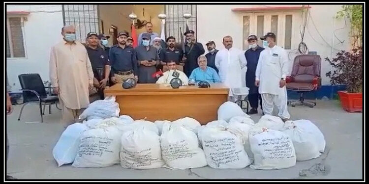 کراچی: سرجانی ٹاؤن میں خالی پلاٹ سے کئی من ہیروئن، چرس برآمد