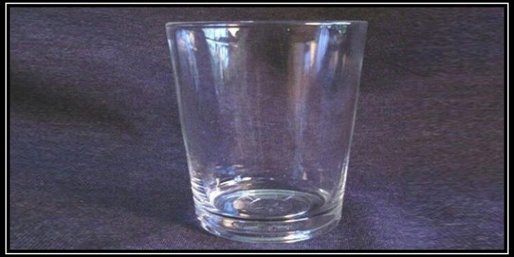 مریض کی آنتوں سے پورا گلاس برآمد، ڈاکٹرز حیران