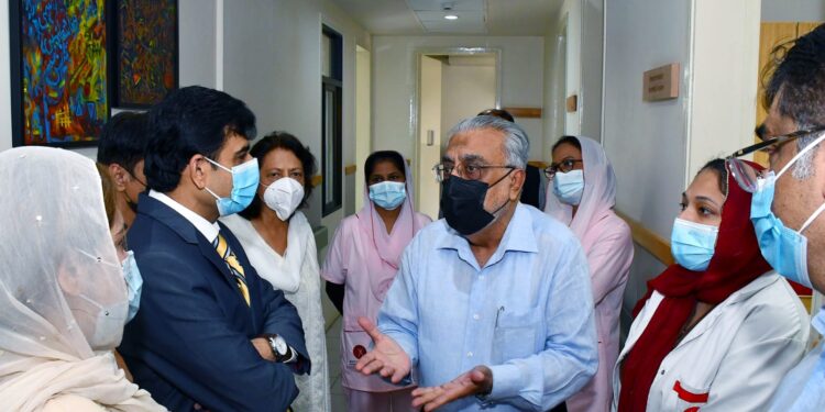 کمشنر کراچی کا بیت السکون کینسر ہاسپٹل دورہ