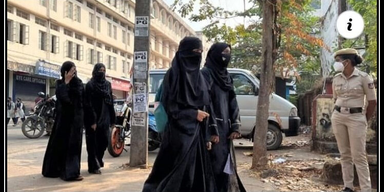بھارت: باحجاب طالبات کو امتحان دینے سے روک دیا گیا