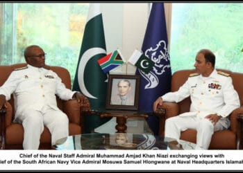 جنوبی افریقی بحریہ کے سربراہ کا نیول ہیڈکوارٹرز کا دورہ
