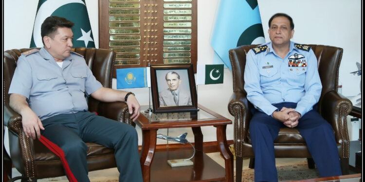 قازقستان کے نائب وزیرِدفاع  وچیف آف جنرل سٹاف کی سربراہ پاک فضائیہ سے ملاقات اسلام آباد (نمائندہ خصوصی )