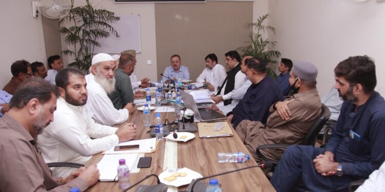 پیٹرول اور ڈیزل کی قیمیں بڑھہ گئی ہیں ، لیکن حکومت عوام پر بوجھ نہیں ڈالنا چاہتی۔ شرجیل انعام میمن