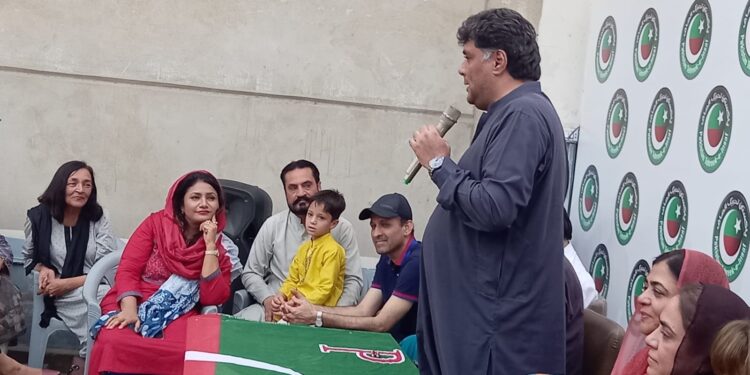 ہماری خواتین نے بےحد بہادری کا مظاہرہ کیا،نمائش پر خواتین کارکنان نے سندھ کی آمریت کا سامنا کیا،بلال غفار