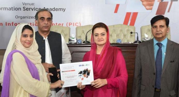 تربیتی ورکشاپس کے ذریعہ سے صحافیوں کے روزگار کا بندوست کریں گے، وفاقی وزیر اطلاعات مریم اورنگزیب