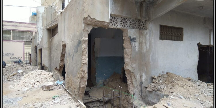 سرکاری پرستی میں ملیر کورنگی میں  گلیوں پر قبضے کا سلسلہ جاری