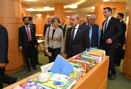 وزیرِ اعظم شہباز شریف کا انقرہ میں دی نیشنز لائبریری کا دورہ، پاکستان کے حوالے سے کتب کا سیکشن بھی دکھایا گیا