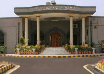 حلقہ بندیوں سے متعلق درخواست، سیکرٹری وزارتِ داخلہ اور الیکشن کمیشن کو نوٹس جاری  امید ہے الیکشن کمیشن وزارتِ داخلہ کے نوٹیفیکیشن کے تناظر میں درخواست دیکھے گا، اسلام آباد ہائی کورٹ