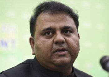 پی ٹی آئی نے پیٹرولیم مصنوعات کی قیمتوں آدھی رات کی ڈکیتی کو مسترد کرتے ہیں،فواد چوہدری