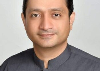 آئی ایم ایف کو خوش کرتے کرتے امپورٹڈ سرکار عوام کی نظروں سے گرکئی،  خرم شیرزمان