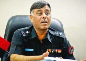 سابق سینئر پولیس افسر راؤ انوار کے بینظیر بھٹو قتل کیس سے متعلق اہم انکشاف  بینظیر بھٹو کے قتل پر جے آئی ٹی رپورٹ پر دستخط اس لیے کیے تھے کہ رحمن ملک کا دباؤ تھا کہ قتل میں جنرل مشرف کو ملوث کیا جائے،راؤانوار