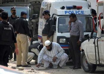 کراچی میں مبینہ پولیس مقابلے میں 3 ملزمان ہلاک مارے جانے والے ملزمان کے ساتھی فرار ہونے میں کامیاب ہوگئے، پولیس حکام