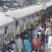 پاکستان ریلوے کراچی ڈویژن کی بد انتظامی ،عید پر اندرون ملک جانے والے ہزاروں مسافر” رل "گئے