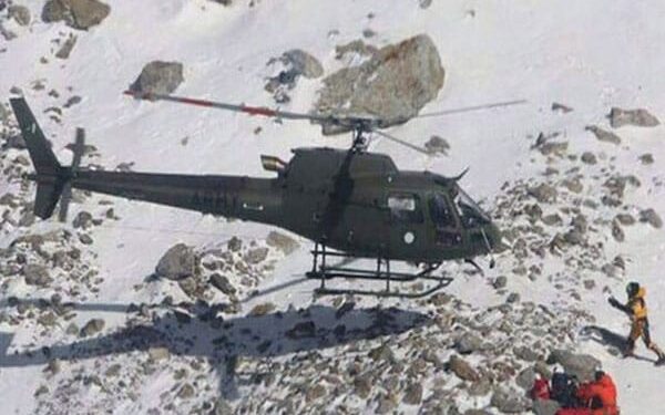 نانگا پربت پرکوہ پیماﺅں کونکالنے کےلیے پاک فوج کا آپریشن جاری ‘کوہ پیماﺅں کو بچانے کے لیے ہیلی کاپٹر اور ایک گراﺅنڈ سرچ ٹیم کام کررہی ہے، آئی ایس پی آر