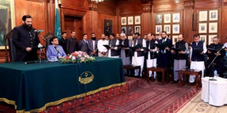 41 رکنی پنجاب کابینہ آج حلف لے گی