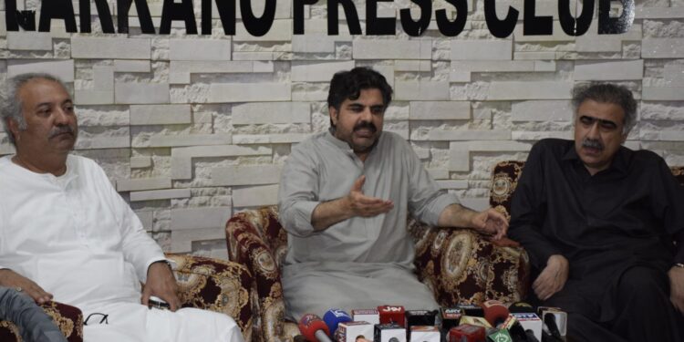منچھر جھیل میں مزید پانی جانے کی گنجائیش نہیں، ایریگیشن عملہ جہاں بہتر سمجھے شہری آبادی اور دیہات کو بچانے کے لیے نہروں کو کٹ دے سکتا ہے،سید ناصر حسین شاہ ،سہیل انور سیال
