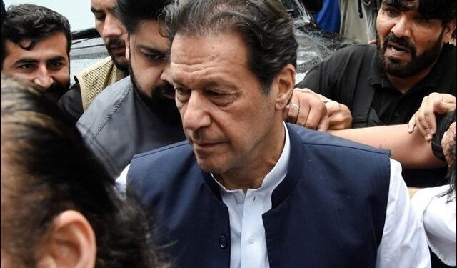 دہشت گردی کا مقدمہ؛ عمران خان نے جے آئی ٹی کو اپنا بیان جمع کرادیا