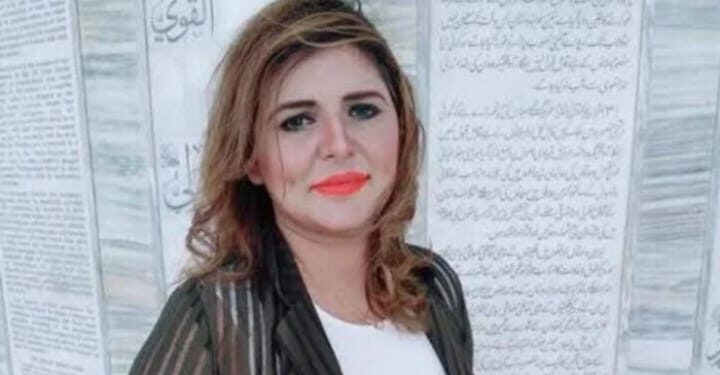سادھوکی نجی ٹی وی چینل کی خاتون صحافی کے لانگ مارچ کے کنٹینر تلے آ کر جاں بحق صدف منیر سٹیج پر تھیں ہاتھ پھسلنے سے گر گئیں وزیراعظم شہباز شریف کا صدف نعیم کے اہل خانہ کے لئے 50 لاکھ مالی امداد کا اعلان