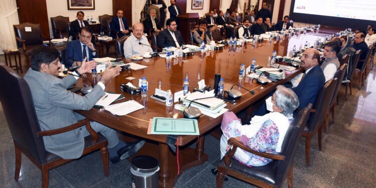 کوئٹہ( نمائندہ خصوصی ) کمانڈر کوئٹہ کور لیفٹیننٹ جنرل آصف غفور کی خصوصی ہدایت پر بلوچستان کی ہزارہ برادری کے دیرینہ مطالبے کی تکمیل۔ ہزارہ ٹاؤن میں پولیس سٹیشن قائم کردیا گیا،پولیس سٹیشن میں ایک انسپکٹر سمیت 11 پولیس اہلکاروں کی تعیناتی بھی کر دی گئی ہے۔ یہ پولیس سٹیشن تب تک شہریوں کو سہولیات فراہم کرتا رہے گا جب تک ہزارہ ٹاؤن میں ایک مستقل تھانہ قائم نہیں کر دیا جاتا۔ ہزارہ کمیونٹی نے پولیس سٹیشن کے قیام کو ایک خوش آئند قدم قرار دیا اور حکومت بلوچستان، کمانڈر کوئٹہ کور لیفٹیننٹ جنرل آصف غفور اور بلوچستان پولیس کا شکریہ ادا کیا۔