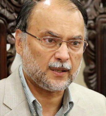 حکومت ڈھول بجانے سے نہیں کارکردگی سے چلتی ہے، احسن اقبال