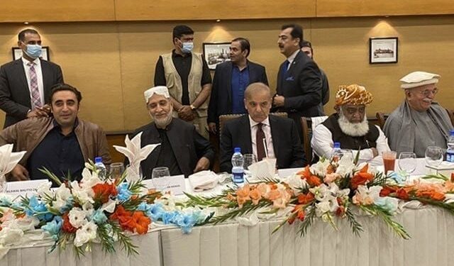 آرمی چیف کی تعیناتی، حکومتی اتحادیوں کا وزیراعظم پر اعتماد کا اظہار ۔ہم ہر فیصلے میں آپ کے ساتھ کھڑے ہیں، شہباز شریف صاحب آپ وزیراعظم ہیں اور آئین نے یہ اختیار اور آرمی چیف کی تعیناتی کا استحقاق آپ کو سونپا ہے، آصف زرداری