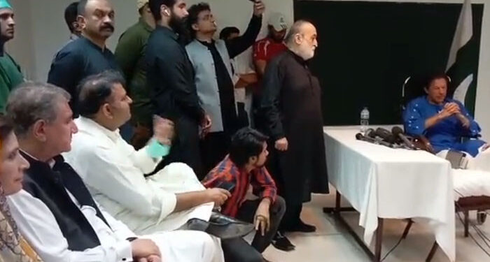 لاہور:عمران خان کی زیر صدارت پارٹی رہنماﺅں کا مشاورتی اجلاس