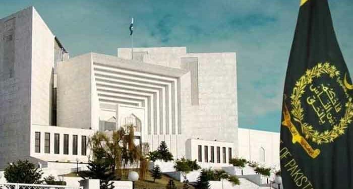 سرکاری املاک و دستاویزات پر سیاستدانوں اور عہدیداروں کی تصاویر لگانے پر پابندی سرکاری وسائل پر ذاتی تشہیر کی اجازت نہیں دی جا سکتی، پاکستان کسی کی جاگیر نہیں جہاں عوام حکمرانوں کے سامنے جھک جائیں، جسٹس قاضی فائز عیسیٰ