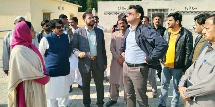 لاڑکانہ:شہید محترمہ بے نظیر بھٹو کی 15ویں برسی کی تیاریاں ؛ ڈپٹی کمشنر  طارق منظور  چانڈیو کا گڑھی خدابخش بھٹو کا دورہ انتظامات کا جائزہ