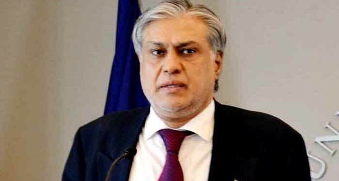 اسحاق ڈار کی حضرت داتا گنج بخش علی ہجویری ؒ کے مزار مبارک پر حاضری ،فاتحہ خوانی کی