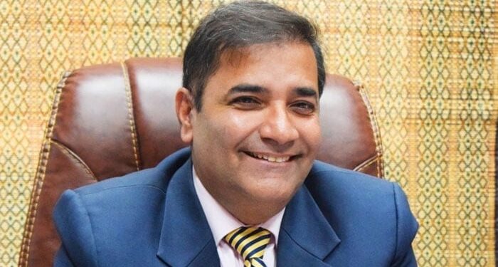 نو منتخب ایڈمنسٹریٹر کراچی ڈاکٹر سیف الرحمان نے عہدہ سنبھالتے ہی کے ایم سی کی پارکنگ فیس ختم کرنے کا اعلان کر دیا