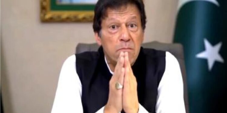 اسمبلیوں کی تحلیل میں تاخیر، پی ٹی آئی کی حکمت عملی کمزور پڑنے کا امکان عمران خان نے درج مختلف مقدمات میں گرفتاری کے خوف سے نقل و حرکت روک دی