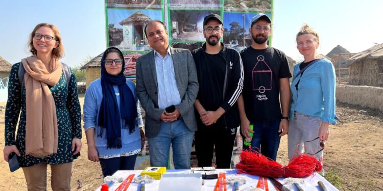 مقامی اور غیر ملکی طلبا ءاور فیکلٹی رضاکاروں کا سندھ میں سیلاب زدگان کی مدد کیلئے اشتراک