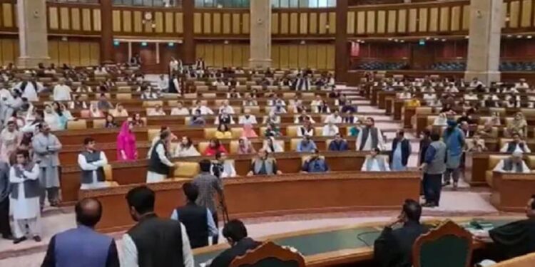 پنجاب اسمبلی کا اجلاس مقررہ وقت کی بجائے 4گھنٹے کی غیر معمولی تاخیر سے شروع ہوا  دی یونیورسٹی آف ٹوبہ ٹیک سنگھ بل پیش ،