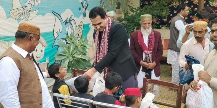 لاڑکانہ: مرکزی تنظیم آرائیان پاکستان کی جانب سے پاکستان بیت المال کے زیر نگرانی یتیم خانہ سویٹ ہوم کے بچوں میں گرم کپڑے تقسیم