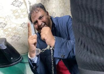 سروسز اسپتال کے میڈیکل بورڈ نے فواد چوہدری کو ذہنی دبا ﺅکا شکار قرار دےدیا تحریک انصاف کے مرکزی رہنما ذہنی دبا ﺅکی ادویات کا استعمال کر رہے ہیں، اسپتال ذرائع