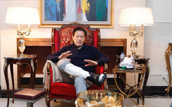 پی ٹی آئی کا پنجاب اسمبلی کی تحلیل میں تاخیر پر استعفے دینے کا فیصلہ