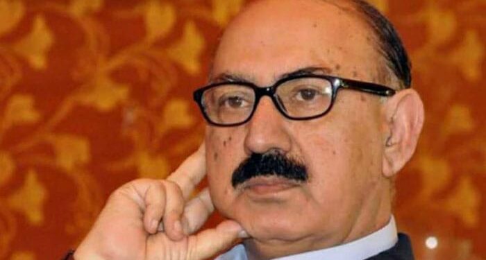کسی امیدوار کو 2 سے زیادہ سیٹوں پر الیکشن لڑنے کی اجازت نہیں ہونی چاہیے، وزیر اعظم کو تجویز پیش  بھارت میں یہ قانون پچھلے ستائیس سالوں سے موجود ہے ،عمران خان نے سات سیٹوں پر الیکشن لڑ کر آئین اور قانون کا مذاق اڑایا ہے ، سینیٹر عرفان صدیقی