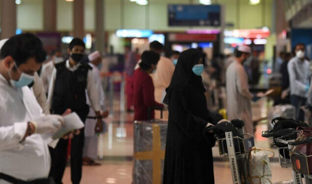 سعودی عرب سے کراچی پہنچنے والے مسافروں کے کورونا ٹیسٹ مثبت آگئے مسافر سعودی ایئر لائن کی پرواز ایس وی 700 کے ذریعے کراچی ایئر پورٹ پہنچے تھے