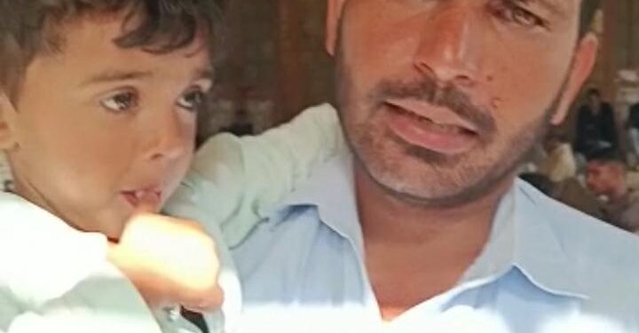 کراچی پولیس کا نیا کارنامہ: بینظیرانکم سپورٹ پروگرام میں فراڈ کے الزام میں 2 سالہ بچے پر مقدمہ درج کر کے مفرور بھی قرار دے دیا