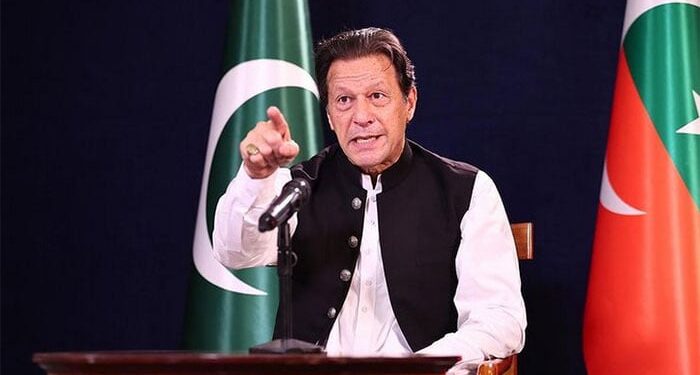 الیکشن کمیشن نے عمران خان کو 6 نشستوں سے ڈی نوٹیفائی کردیا مردان، چارسدہ، پشاور، 118 ننکانہ اور کراچی سے عمران خان کی نشست خالی قرار