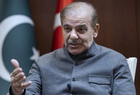 عالمی برادری آگے بڑھے اور ترکیہ کے زلزلہ متاثرین کی بحالی کےلئے جہاں تک ممکن ہو اپنا حصہ ڈالے، پاکستان مشکل کی اس گھڑی میں ترکیہ کے ساتھ ہے،شہباز شریف