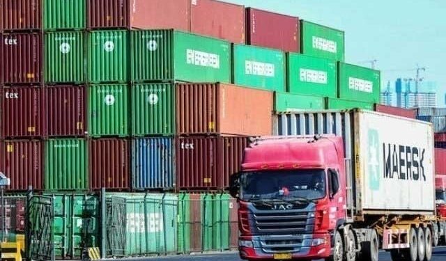 نجی ٹرمینلز پر درآمدی کنٹینرز کا اژدھام، جگہ ختم ہوچکی امپورٹ پر رکاوٹوں نے ٹرمینل آپریٹرز کیلیے بھی مشکلات کھڑی کردی ہیں، خرم عزیز