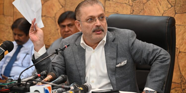 شرجیل انعام میمن نے 17 فروری کو سکھر میں پیپلز بس سروس کے باقاعدہ آغاز کا اعلان کردیا۔18 فروری کو خواتین کے لیے مخصوص پنک بس سروس حیدرآباد میں شروع کی جائے گی ، الیکٹرک بس سروس کی ایک اور بڑی فلیٹ کراچی پورٹ پر پہنچ چکی ہے ، شرجیل انعام میمن